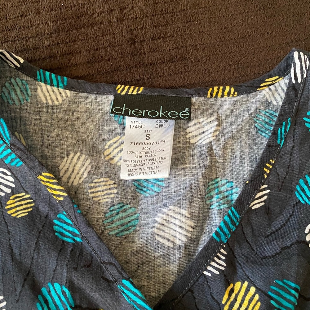Cherokee Scrub Top - Picture 4 of 4